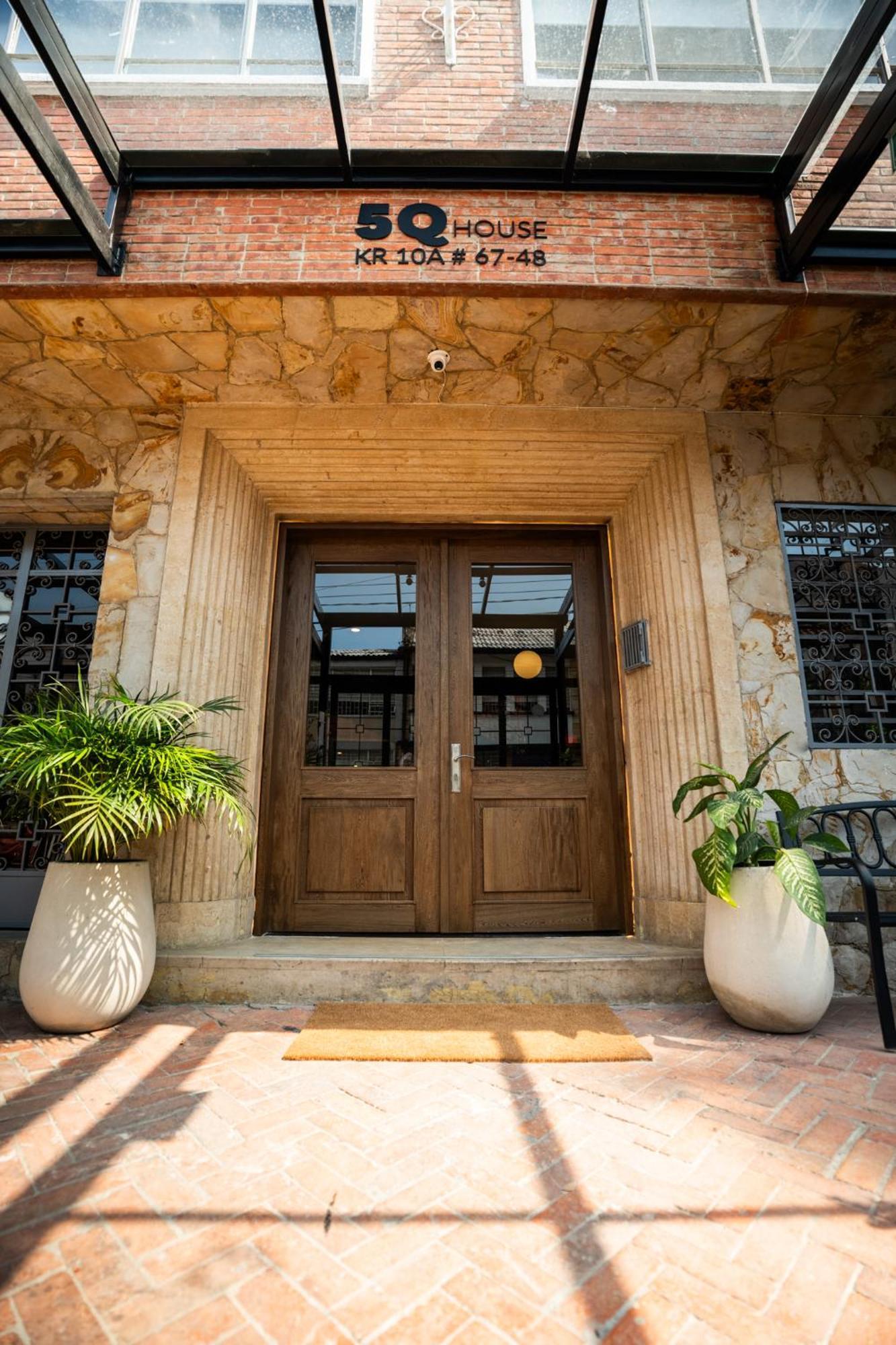 5Q House Quinta Camacho Bed & Breakfast โบโกตา ภายนอก รูปภาพ